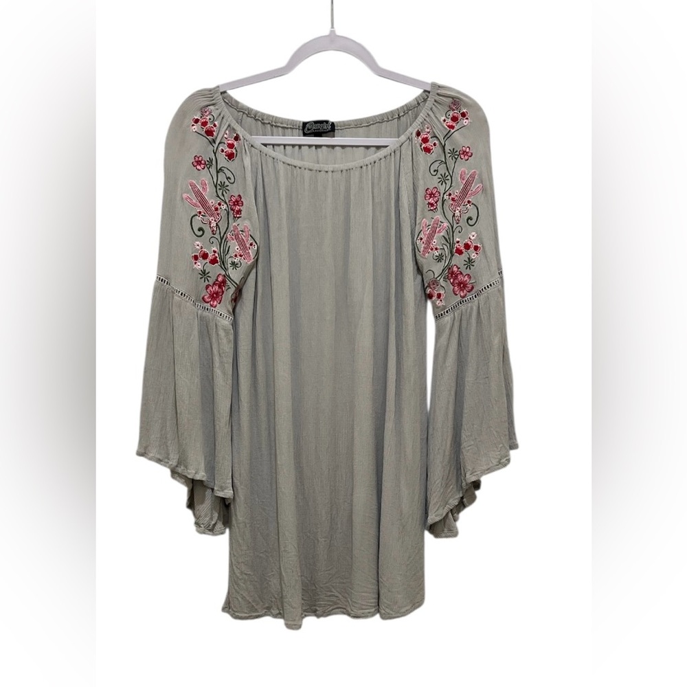 Cowgirl Hardware women’s Large long sleeve floral gray, red, pink & white tunic